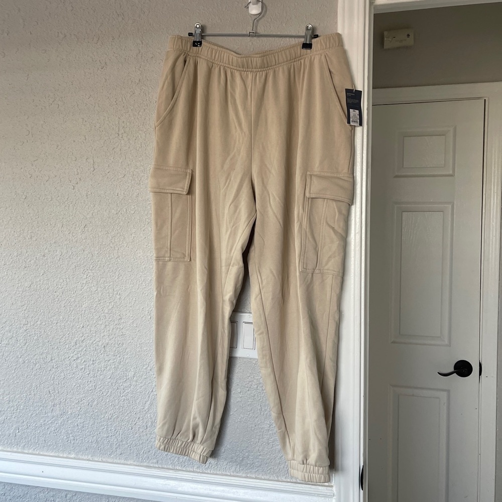 Universal thread cream/ tan  Cargo sweatpants XXL